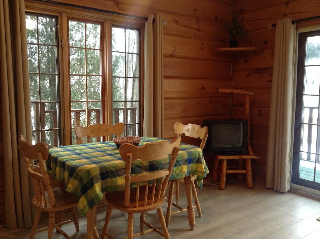 Aux Berges Du St-Maurice Hotel Saint-Jean-des Piles Pokój zdjęcie