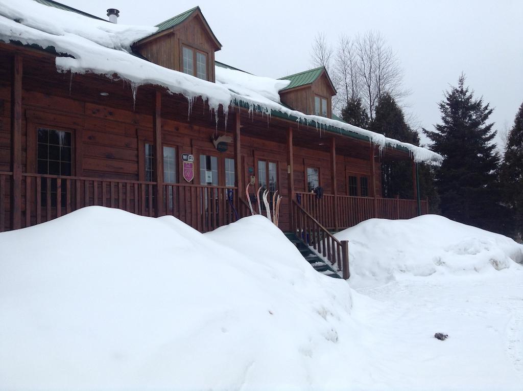 Aux Berges Du St-Maurice Hotel Saint-Jean-des Piles Zewnętrze zdjęcie